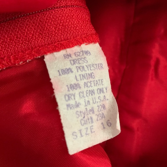 Lovely red formal dress - Picture 4 of 4